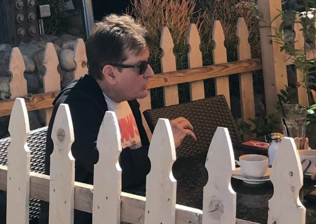 Kažu da nema bahatijeg čoveka na planeti od njega: Menjao žene kao čarape, pa ga stigla surova kazna za sve što im je rado - featured image Kažu da nema bahatijeg čoveka na planeti od njega: Menjao žene kao čarape, pa ga stigla surova kazna za sve što im je rado - featured image