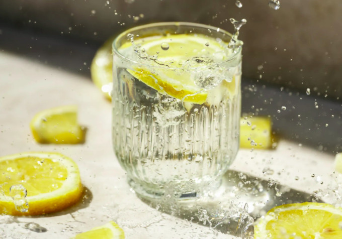 Znali ste da je voda sa limunom dobra za zdravlje,ali ovo sigurno niste znali - featured image
