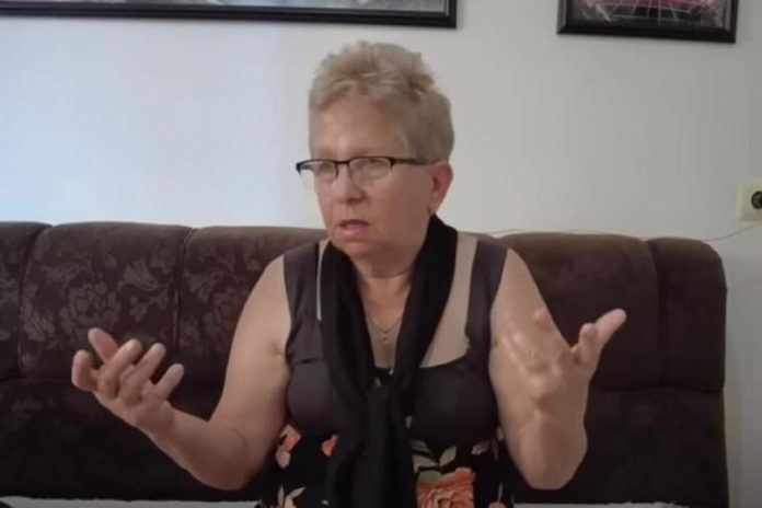 NOSILA SAM TROJKE, NA POROĐAJU PREŽIVELA PAKAO Rekli mi da je JEDNA BEBA UMRLA, posle 26 godina ćerka listala novine, a u njima… - featured image