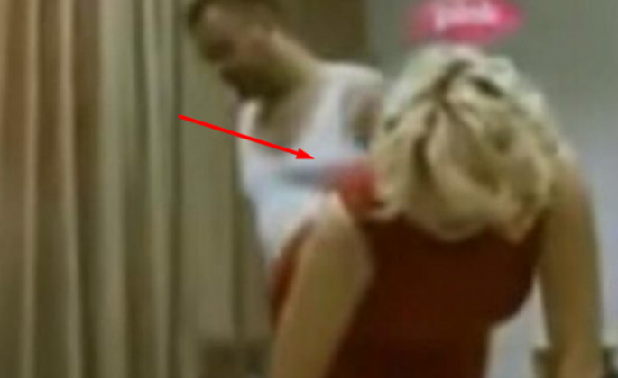 Suzana Mančić na stubu strama: Po stare dane se daje za boIji poIožaj i malo novca – evo šta joj radi on s leđa dok ona vrišti -stara baba miješa (VIDEO) - featured image
