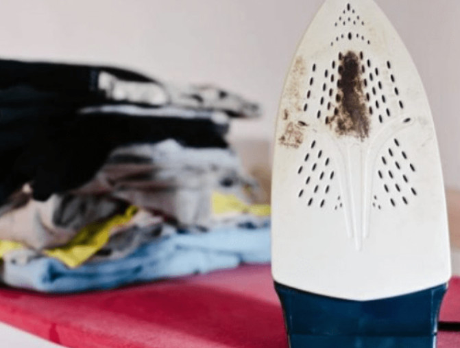 Biće kao nova: Fleke sa pegle skinućete očas posla, treba vam samo jedna tableta koju svi imamo u kući - featured image