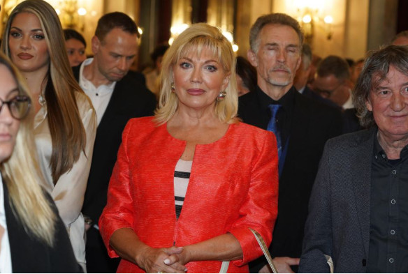 Eksplicitan intimni snimak naše pevačice širio se po sajtovima za odrasle: Nije krila da je oženjenom uništila brak da bi bio samo njen - featured image