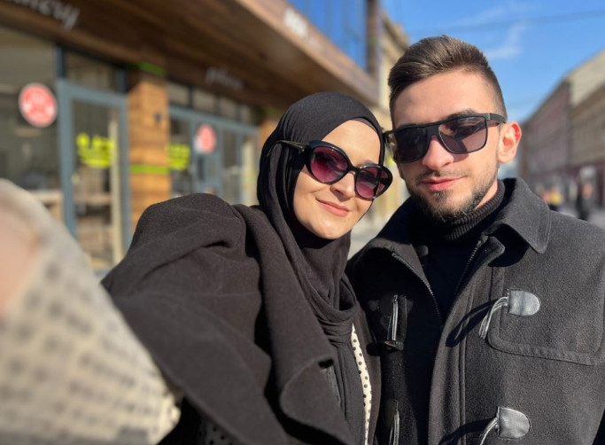 Cepao sam drva kad mi je maćeha rekla da napravim pauzu u spavaćoj sobi: Imali smo odnose svaki put kad otac nije bio kod kuće, tog dana se vratio ranije… - featured image