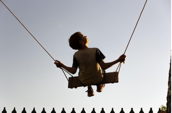 Datum vašeg rođenja otkriva koje traume nosite iz detinjstva: Numerolozi tvrde da iza svakog broja stoji skrivena priča iz detinjstva - featured image