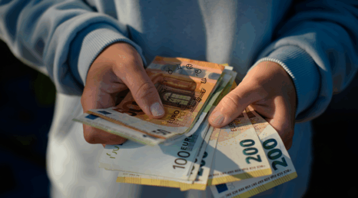 Neočekivani novac, poklon ili dobitak: Ovi znaci nisu svesni kakva sreća im uskoro sledi!